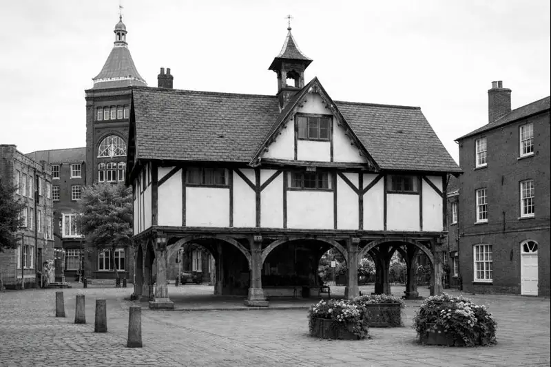AI Elevation is based in Market Harborough, a well known market town in South Leicestershire. One of its best known landmarks is the Old Grammar School built in 1614.